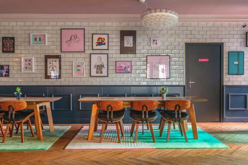 Business center, The ReMIX Hotel in 19th - Buttes-Chaumont Business center, The ReMIX Hotel in 19th - Buttes-Chaumont