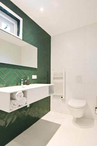 Bathroom, Chalet Santpoort-Zuid in Velsen Bathroom, Chalet Santpoort-Zuid in Velsen