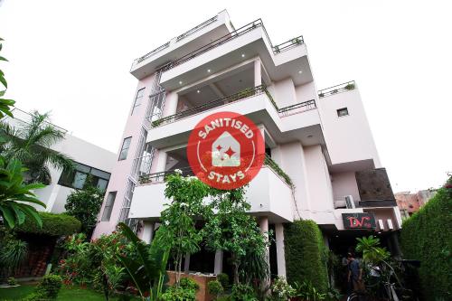 OYO 15218 Hotel Omaira Hotel