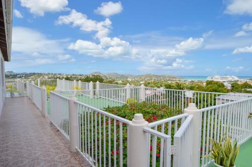 Балкон/терраса, Caribbean Inn and Suites in Сент-Джон Балкон/терраса, Caribbean Inn and Suites in Сент-Джон
