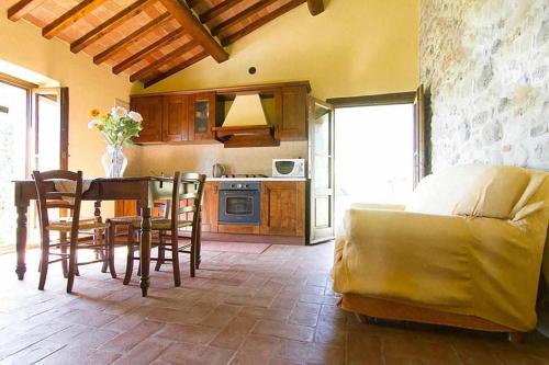 Appartamenti con cucina nelle colline toscane in Анг'ярі Appartamenti con cucina nelle colline toscane in Анг'ярі