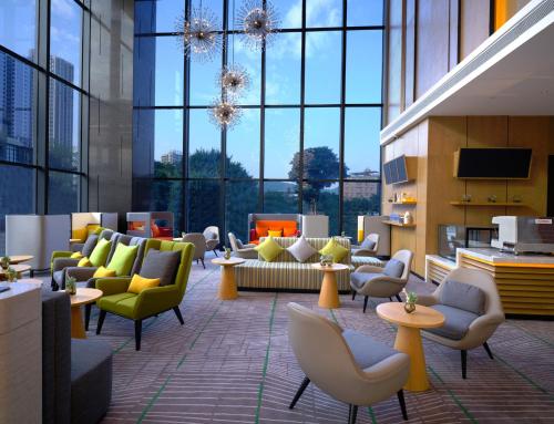 Bar/lounge, Holiday Inn Guangzhou South Lake in Baiyun District Bar/lounge, Holiday Inn Guangzhou South Lake in Baiyun District