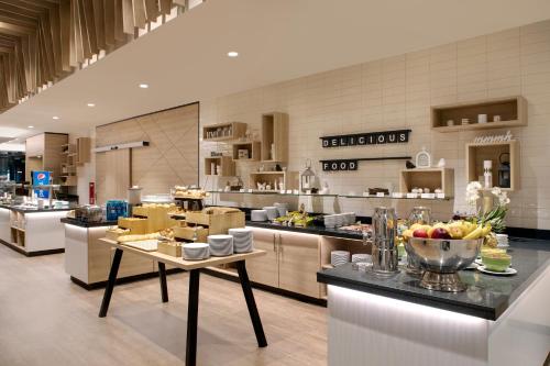 Holiday Inn Frankfurt Airport an IHG Hotel - image 12