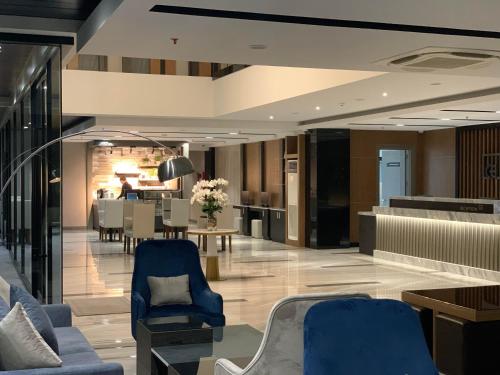 Entrance, Capitol Hill Hotel and Suites in Angeles / Clark Entrance, Capitol Hill Hotel and Suites in Angeles / Clark