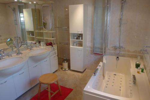 Bathroom, B&B De Kleine Wijngaard in Roggel Bathroom, B&B De Kleine Wijngaard in Roggel