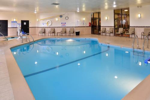 مسبح, Ramada Plaza by Wyndham Sheridan Hotel & Convention Center in Sheridan مسبح, Ramada Plaza by Wyndham Sheridan Hotel & Convention Center in Sheridan