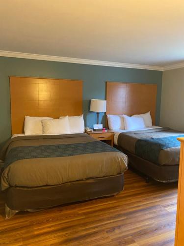 Econo Lodge at the Falls North in Niagara Falls (NY) Econo Lodge at the Falls North in Niagara Falls (NY)