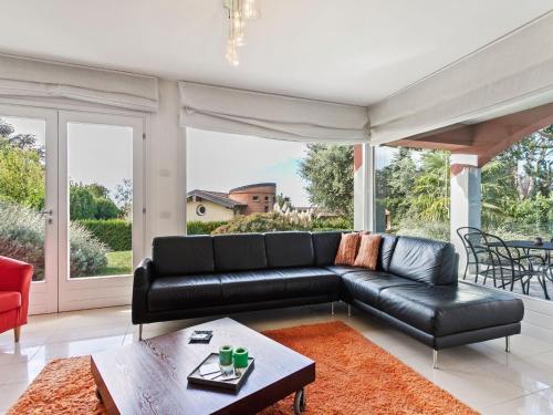 Nice apartment in a villa with three apartments with private porch and garden in Casciago Nice apartment in a villa with three apartments with private porch and garden in Casciago