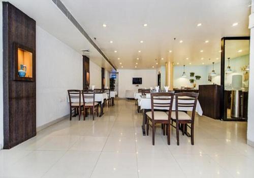 레스토랑, 호텔 록랜드, 판츠실 엔클레이브, 아우터 링 로드 뉴델리 - 110017 (HOTEL ROCKLAND, Panchsheel Enclave, Outer Ring Road New Delhi -110017) in 뉴델리 및 수도권 레스토랑, 호텔 록랜드, 판츠실 엔클레이브, 아우터 링 로드 뉴델리 - 110017 (HOTEL ROCKLAND, Panchsheel Enclave, Outer Ring Road New Delhi -110017) in 뉴델리 및 수도권
