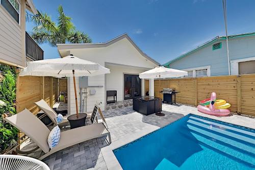 Pineapple Cove - Designer All-Suite with Heated Pool home in Hollywood