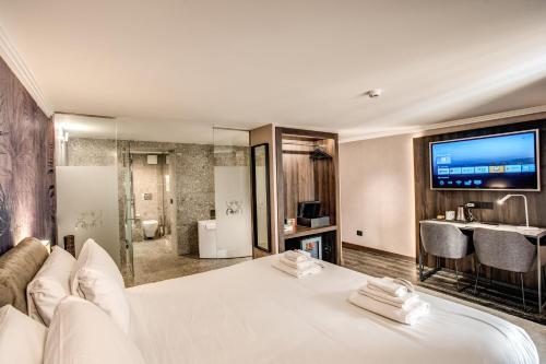 FOURHEADS Private Suites in Rome FOURHEADS Private Suites in Rome