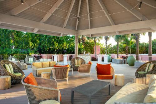 Bar/lounge, Beach House Suites by the Don CeSar in St. Pete Beach (FL) Bar/lounge, Beach House Suites by the Don CeSar in St. Pete Beach (FL)