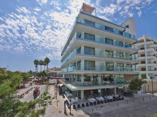 Entree, Kyrat Amarac - Adults Only in Son Servera Entree, Kyrat Amarac - Adults Only in Son Servera