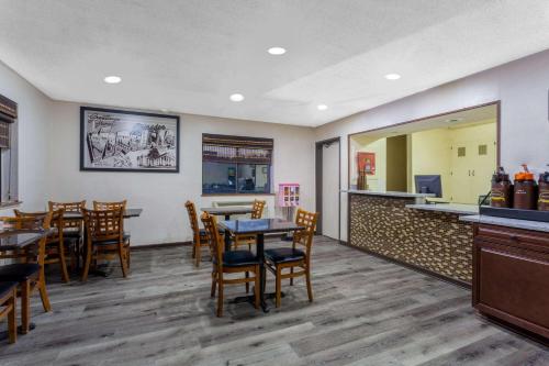 大堂, 阿賓登速8酒店 (Super 8 By Wyndham Abingdon Va) in 弗吉尼亞州阿賓登 (VA) 大堂, 阿賓登速8酒店 (Super 8 By Wyndham Abingdon Va) in 弗吉尼亞州阿賓登 (VA)