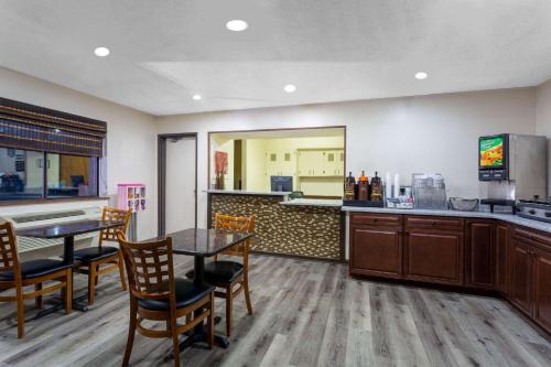 大堂, 阿賓登速8酒店 (Super 8 By Wyndham Abingdon Va) in 弗吉尼亞州阿賓登 (VA) 大堂, 阿賓登速8酒店 (Super 8 By Wyndham Abingdon Va) in 弗吉尼亞州阿賓登 (VA)