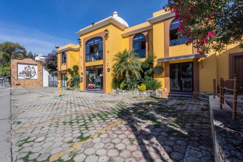 Lobby, Hotel Angel Inn in Cerro del Creston Lobby, Hotel Angel Inn in Cerro del Creston