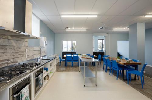 Shared lounge/TV area, Harbourside City Backpackers in Tauranga Shared lounge/TV area, Harbourside City Backpackers in Tauranga