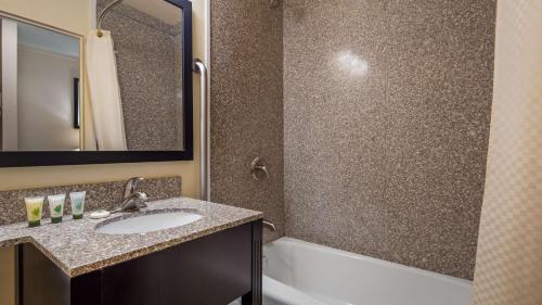 Best Western Inn of St. Charles in St. Charles (IL) Best Western Inn of St. Charles in St. Charles (IL)
