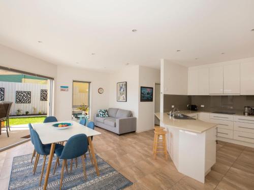 Thalassa I Pet Friendly I 2 Mins Walk to Beach in Кулбура Бийч Thalassa I Pet Friendly I 2 Mins Walk to Beach in Кулбура Бийч