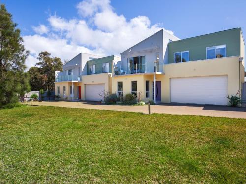 Thalassa I Pet Friendly I 2 Mins Walk to Beach in Кулбура Бийч Thalassa I Pet Friendly I 2 Mins Walk to Beach in Кулбура Бийч