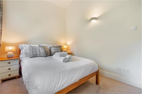 Host & Stay - The Old Thatch