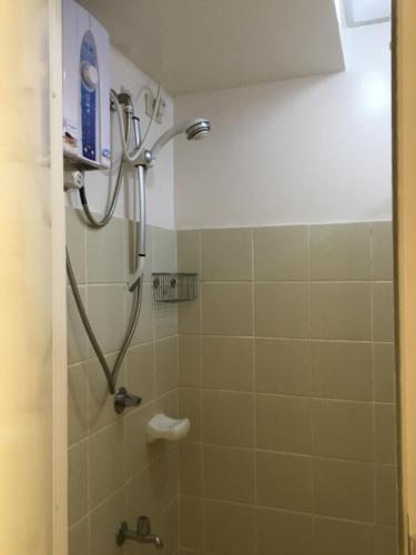 Bathroom, Condominium with Swimming Pool and Viewing Deck in Tagaytay Bathroom, Condominium with Swimming Pool and Viewing Deck in Tagaytay
