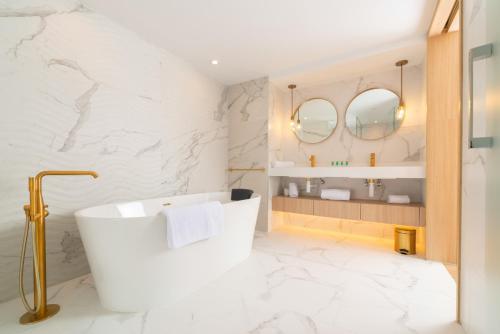 Bathroom, L'Azure Hotel 4* Sup in Lloret De Mar Bathroom, L'Azure Hotel 4* Sup in Lloret De Mar