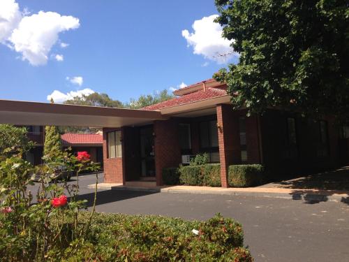 入口, 魯納沃丁汽車旅館 (Nunawading Motor Inn) in 森林山 入口, 魯納沃丁汽車旅館 (Nunawading Motor Inn) in 森林山