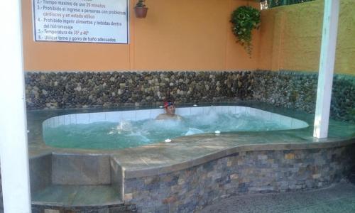 Pezsgőfürdő, Hostería La Chorrera (Hosteria La Chorrera) in Alangasi Pezsgőfürdő, Hostería La Chorrera (Hosteria La Chorrera) in Alangasi