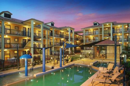 Perfect Family Holiday Apartment - Flynns Beach in Beachfront Perfect Family Holiday Apartment - Flynns Beach in Beachfront