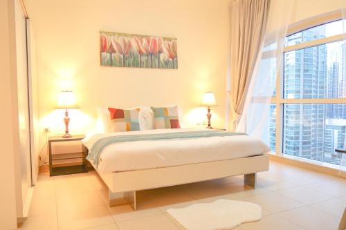Signature Holiday Homes - Furnished 3BHK Duplex in Yacht Bay, Dubai Marina Dubai