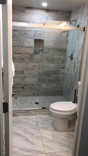 Bathroom, The Drift Hotel near International Swimming Hall of Fame Bathroom, The Drift Hotel near International Swimming Hall of Fame