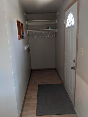 Вход, Burrel Avenue Apartments in Лакота (Северная Дакота) Вход, Burrel Avenue Apartments in Лакота (Северная Дакота)