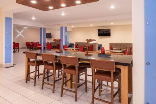 Food and beverages, Holiday Inn Express Hotel & Suites Gunnison By IHG in Gunnison (CO) Food and beverages, Holiday Inn Express Hotel & Suites Gunnison By IHG in Gunnison (CO)