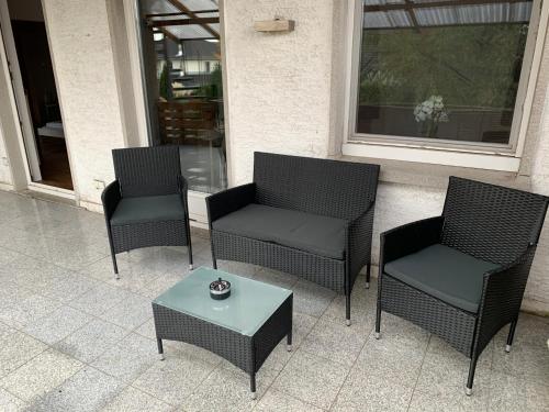 Balcony/terrace, AschaffApartment 4 Schlafzimmer bis 10 Personen bei Aschaffenburg in Mainaschaff Balcony/terrace, AschaffApartment 4 Schlafzimmer bis 10 Personen bei Aschaffenburg in Mainaschaff