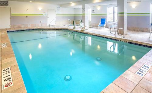 مسبح, Holiday Inn Express Hotel & Suites Manchester - Airport By IHG in Manchester مسبح, Holiday Inn Express Hotel & Suites Manchester - Airport By IHG in Manchester