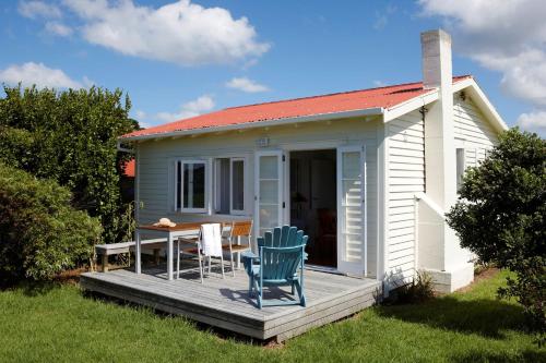 Facilities, Tara at Tahi - cosy cottage surrounded by nature in Avenues Facilities, Tara at Tahi - cosy cottage surrounded by nature in Avenues