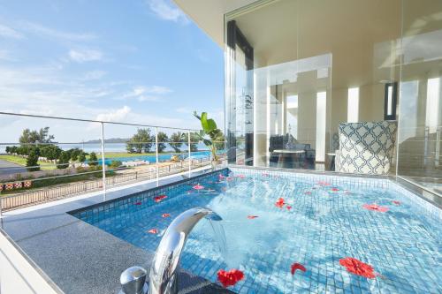 Swimming pool, RIZOZAIZEN MOTOBU C in Okinawa Main island Swimming pool, RIZOZAIZEN MOTOBU C in Okinawa Main island