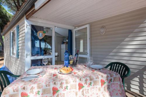 Erkély/terasz, Mobile Home in Cesenatico by Adriatic Sea in Zadina Pineta Erkély/terasz, Mobile Home in Cesenatico by Adriatic Sea in Zadina Pineta