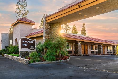Bejárat, Hyland Motel Brea in Brea (CA) Bejárat, Hyland Motel Brea in Brea (CA)