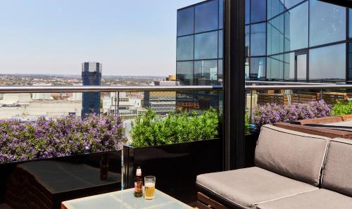 Bar/lounge, The Cube Hotel Birmingham near The Birmingham Repertory Theatre Ltd. Bar/lounge, The Cube Hotel Birmingham near The Birmingham Repertory Theatre Ltd.