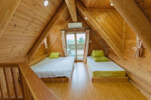 Jungmun Log Pension and Resort near Yakchunsa Temple Jungmun Log Pension and Resort near Yakchunsa Temple