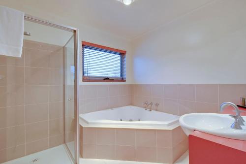 This photo about Traralgon Serviced Apartments shared on HyHotel.com