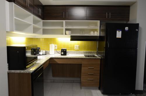 Kitchen, MainStay Suites Bowling Green North in Bowling Green (KY) Kitchen, MainStay Suites Bowling Green North in Bowling Green (KY)