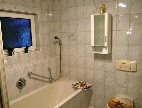 Bathroom, Dahoam in Salzweg Bathroom, Dahoam in Salzweg