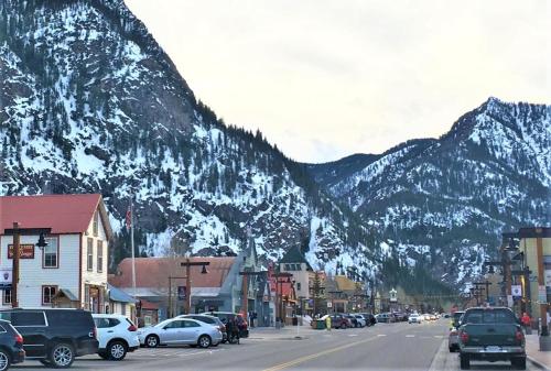 Deming Crossing in Frisco (CO) Deming Crossing in Frisco (CO)