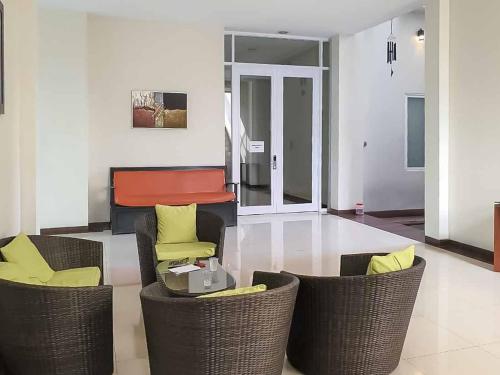 Palvelut, Avalon Karawaci Mitra RedDoorz in Binong Palvelut, Avalon Karawaci Mitra RedDoorz in Binong