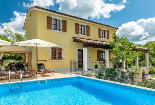 สระว่ายน้ำ, Villa Gogli with private pool in Rabac Labin in เวลี กอลยี สระว่ายน้ำ, Villa Gogli with private pool in Rabac Labin in เวลี กอลยี