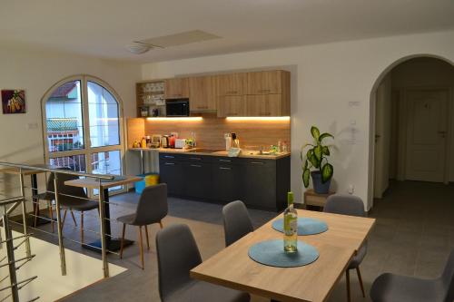 ห้องครัว, Főnix Design Rooms (Fonix Design Rooms) in เดเบรเซน ห้องครัว, Főnix Design Rooms (Fonix Design Rooms) in เดเบรเซน