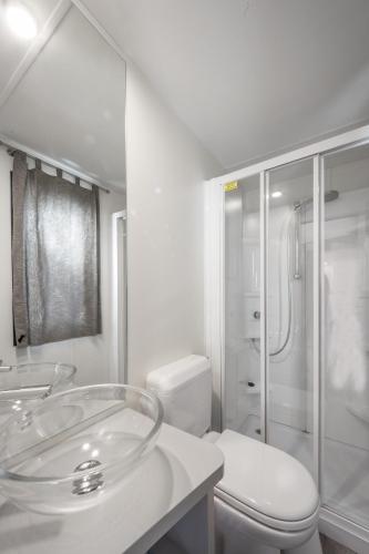 Bagno, Fornella Camping & Wellness family resort in San Felice del Benaco Bagno, Fornella Camping & Wellness family resort in San Felice del Benaco